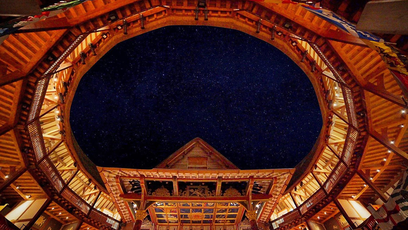 Dark starry sky shown through the roof of the Globe